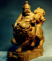 獅子に乗る鍾馗 Shoki with shishi of wood carving