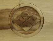 家紋_丸に四つ目菱 Japanese family crest of wood carving